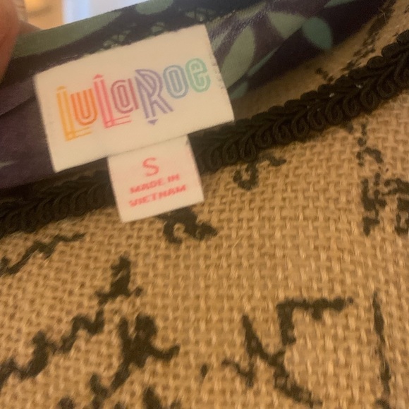 💕LulaRoe Irma Top Size Small - Picture 4 of 6